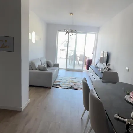 First-one Riesen Terrasse Mit Meerblick 6 Personen 2u1 Saranda